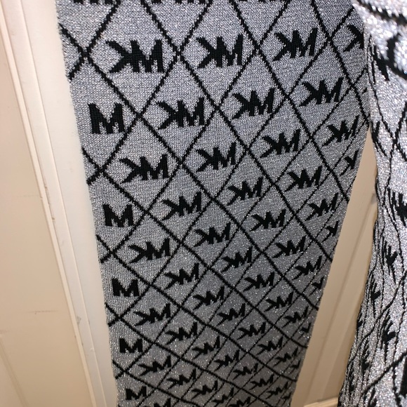 Michael Kors reversible scarf (EE1) - Picture 3 of 3